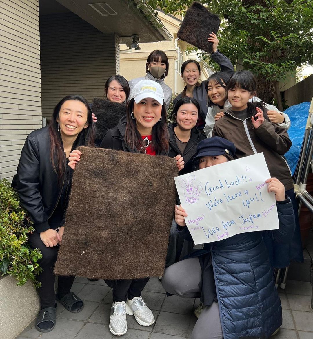 MatterOfTrust's tweet image. Hair Matters Global Hub Partners
Matter of Trust Tokyo, Japan
Nana and Hana work together on making hair mats in Tokyo, Japan
Post fiber donations through TheHumSum.org
.matteroftrust.org/current-satell…
#recycle #hairmulch #HairMats #hair