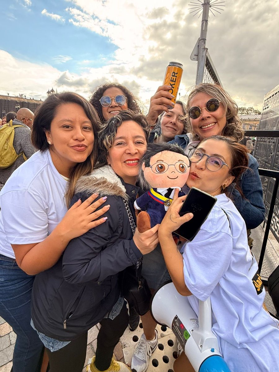 Hoy salimos a defender el salario mínimo vital <a href="/petrogustavo/">Gustavo Petro</a> #NiUnPesoAtrás