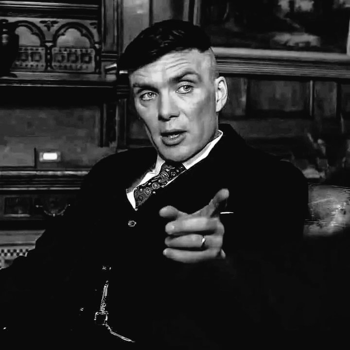 ذاك
الذي يزن الكلمة
قبل..
أن يلفظها للزحام.
​هو إنسان..
أدرك أن الهيبة
تضيعُ..
في مزادِ الكلام.

​بالمختصر:
«الثقل في الأثر 👈لا في ضجيج الحضور» 

​✒ سآمو
#قيثارة_النيل