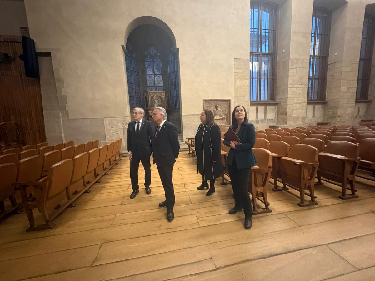 CRcancilleria's tweet photo. 🇨🇷🇨🇿En su visita a la República Checa, el canciller Dr. Arnoldo André visitó la Universidad Carolina, la universidad más antigua y prestigiosa del país. https://t.co/N4CznJHHOr