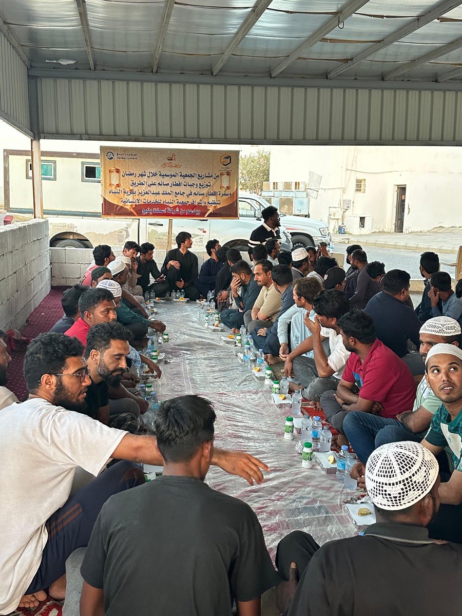 alnbahh's tweet photo. للعام الثاني على التوالي تواصل #جمعية_النباه_للخدمات_الإنسانية تنفيذ اعمالها الموسميه المستمرة حيث نفذت مشروع تفطير الصائمين في جامع الملك عبدالعزيز بالنباه، إلى جانب توزيع وجبات الإفطار على المسافرين وعابري الطريق، في مشهد يعكس روح التكافل والتراحم في هذا الشهر المبارك. https://t.co/T8PKx6iZsG