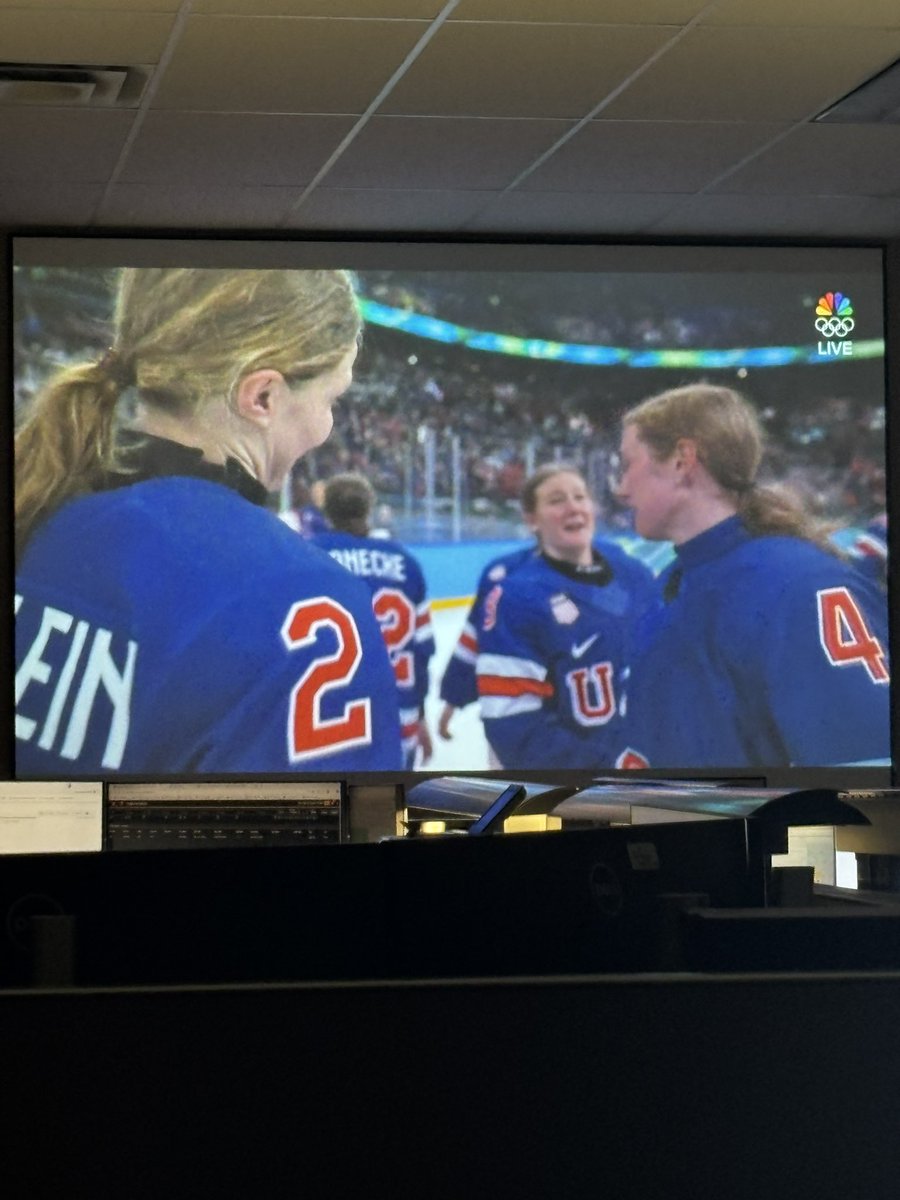 volscardsgal73's tweet photo. @USAWomensHockey Let’s Go!!!!🥇 https://t.co/RW8HVDRlpc
