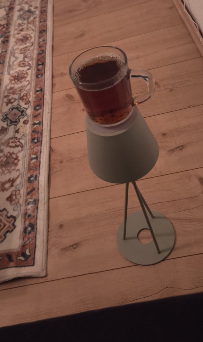 Bir ürün, sadece var oluş amacı için değil, başka amaçlar için de kullanılabiliyorsa kullanışlıdır diyebiliriz. (Karadenizli olduğum için galiba iki kere yanmama rağmen hâlâ çay travması oluşmadı.)