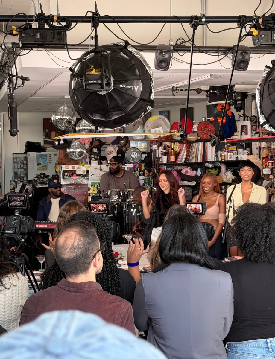 kordeistats's tweet photo. FLO FOR THEIR TINY DESK PERFORMANCE OMGG😭😭😭 https://t.co/SxO6ac0sIU