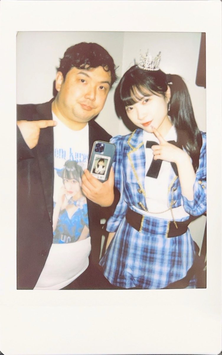 お気に入りのチェキを持ってツーショット😊