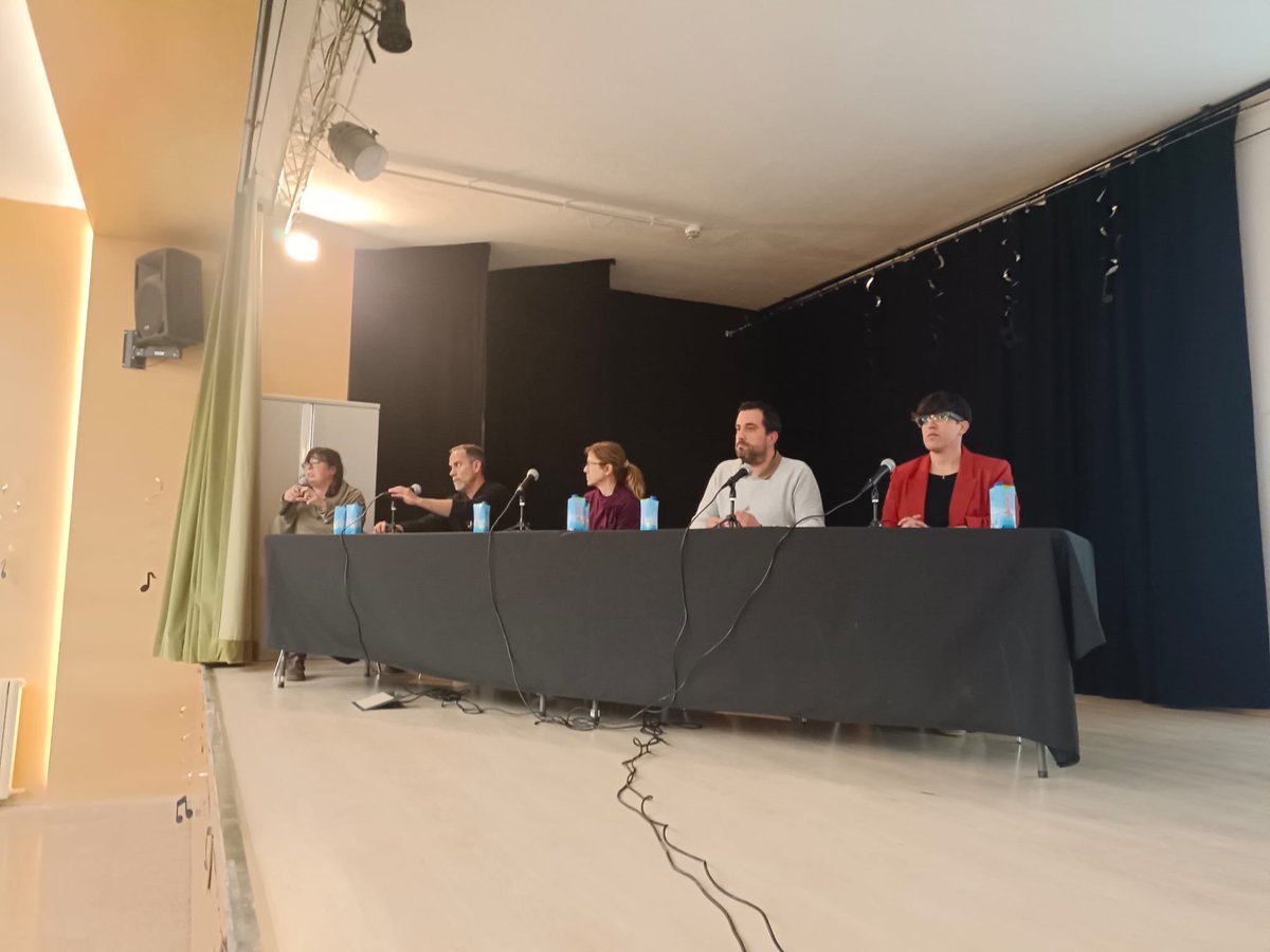 mireiahugas's tweet photo. Ha sigut una tarda amb representació de diferens territoris de parla catalana: Catalunya del Nord, País Valencià, Illes Balears i Catalunya del Sud. Gràcies! @amicsbressola @lourdouiribot @adambertran @marclia #IESomBasca @educaciocat @elisendaroda @JoanFontde @EeixampleI ⬇️ https://t.co/feadGtVPrQ