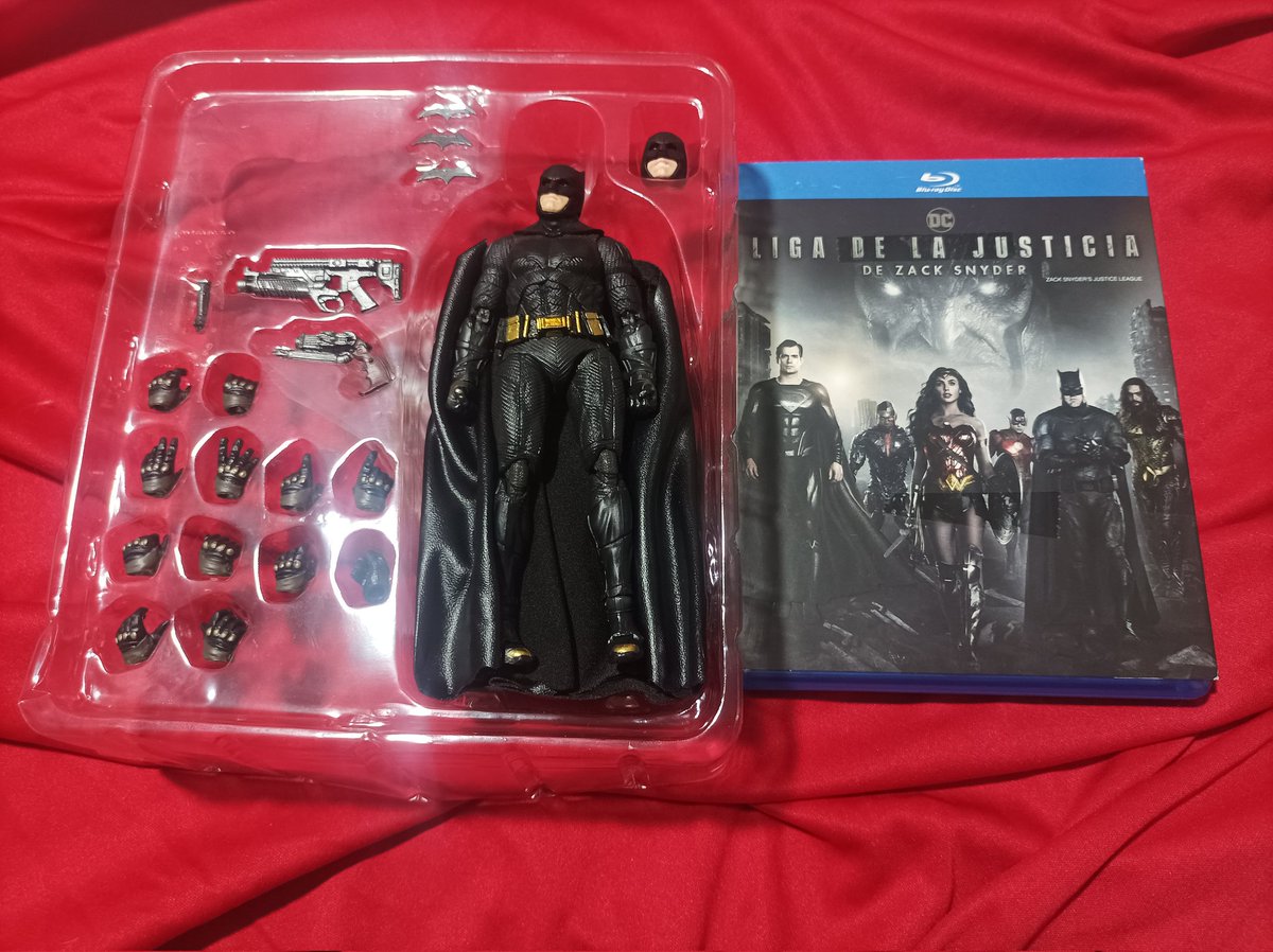 supermansteel34's tweet photo. Después de un largo camino alrededor del mundo #Batman #Batffleck @BenAffleck llega a casa, #HenryCavillSuperman está en camino, sigo reuniendo a la #ZackSnydersJusticeLeague 
#GalGadotWonderWoman
#JasonMomoaAquaman
#EzraMillerTheFlash
#RayFisherCyborg
#RestoreTheSnyderVerse https://t.co/KD0dMQHYUX