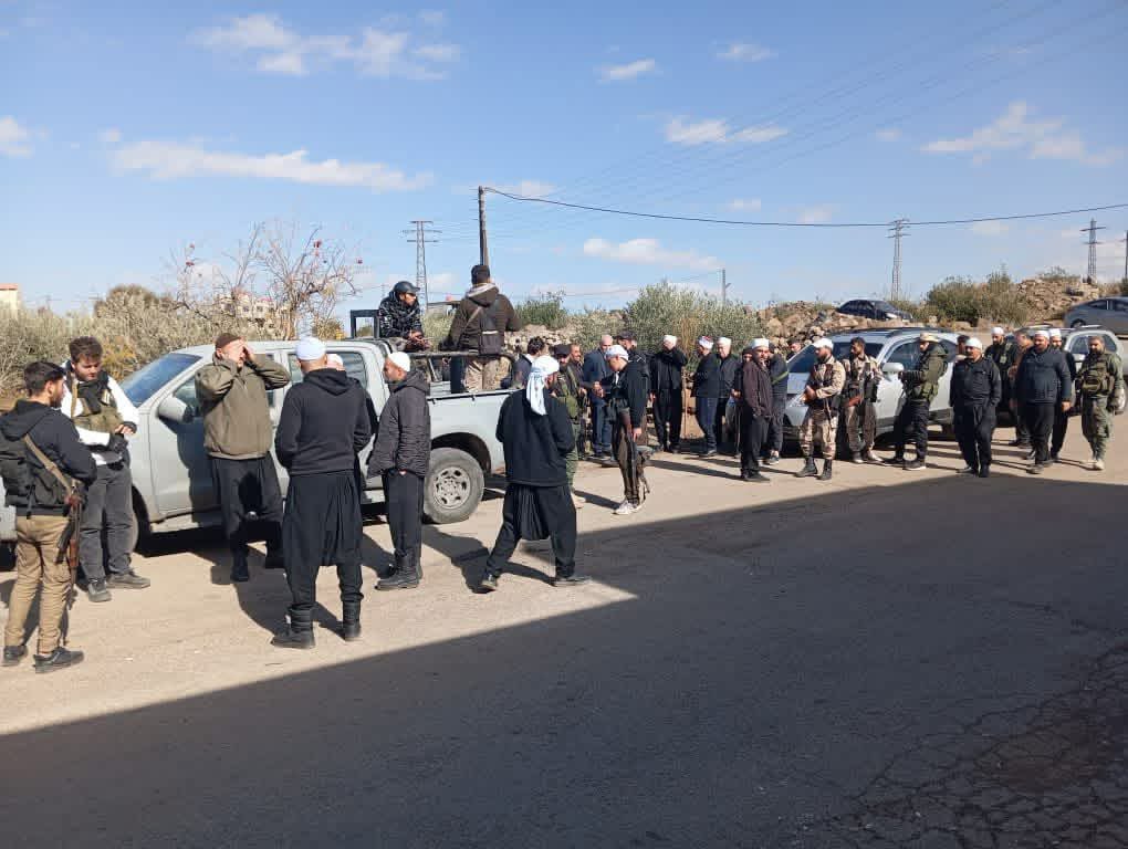 بيان للحركة يحسم الجدل.. ويحذّر من "المنصات الموالية"

أصدرت حركة رجال الكرامة في السويداء بياناً عبر صفحتها الرسمية على فيس بوك، أوضحت فيه مجريات اختطاف قائدها السابق الشيخ يحيى الحجار، وحذّرت من الشائعات التي تروجها "منصات موالية للجولاني" معتبرة أنها تسعى لإحداث فتنة في الجبل.