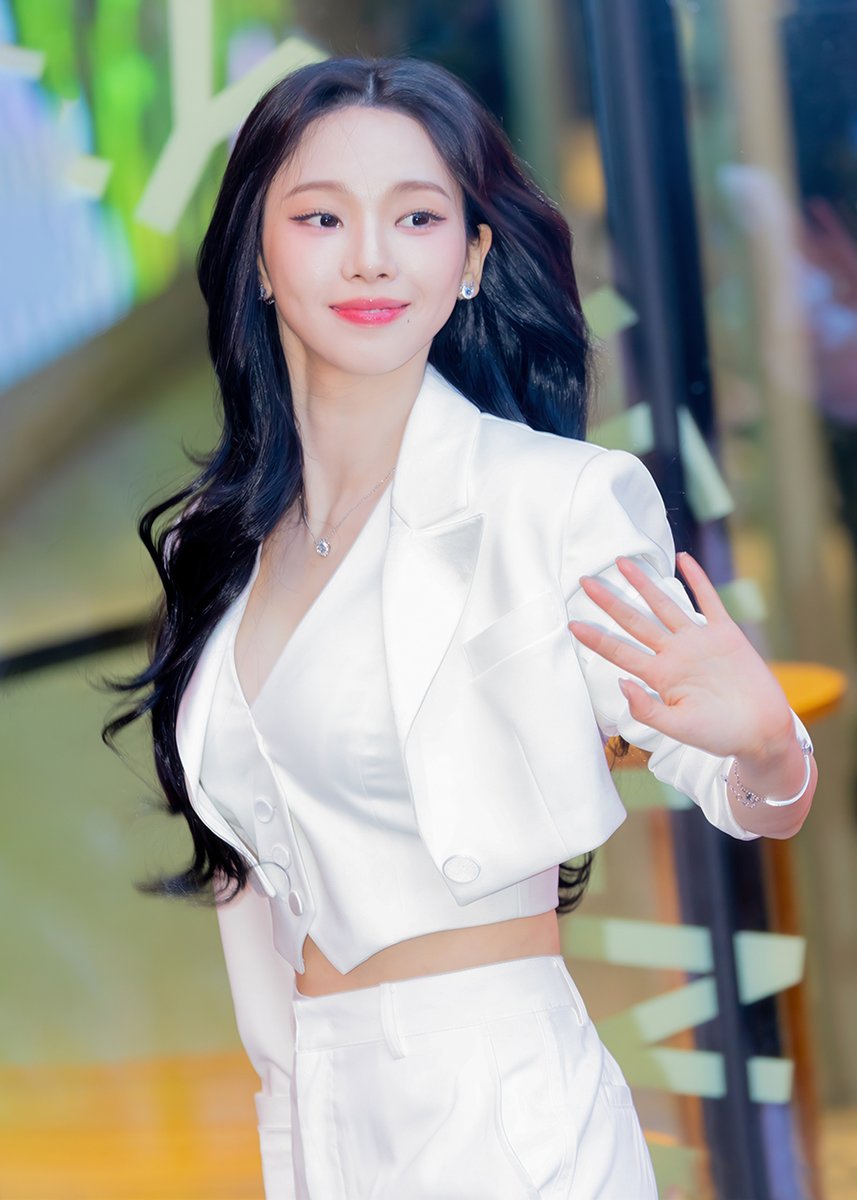 blurry (@blurkpop) on Twitter photo 