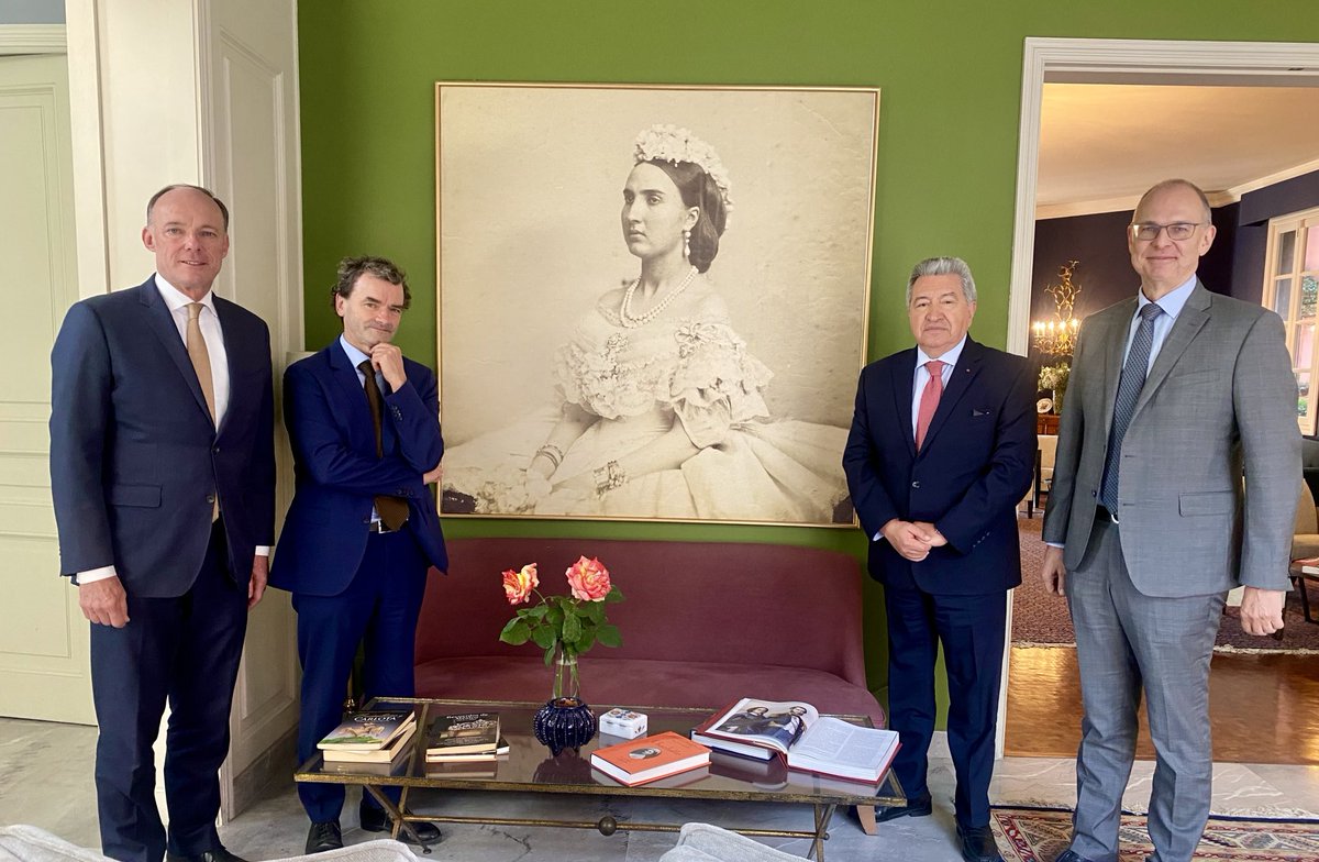 Agradezco la invitación del amigo y colega Patrick Herman, Embajador de Bélgica en México, su feliz iniciativa para reencontrarme con los Embajadores Kim Christensen de Dinamarca y André Driessen de Países Bajos para recordar nuestras respectivas gestiones diplomáticas en Brasil