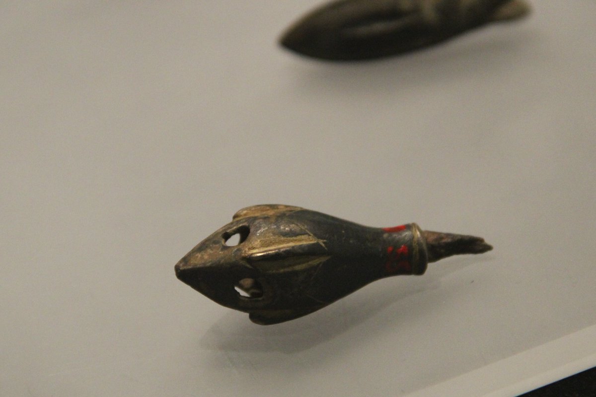 ChinaShowcase's tweet photo. Bronze whistling arrowheads were more than weapons — they were instruments of sound.
Their eerie whistle could freeze deer during hunts and carry signals across the chaos of battle.
Ancient technology built to command both prey and armies.
#Archaeology #AncientWeapons #Xiongnu https://t.co/sEQ4rDPyWA