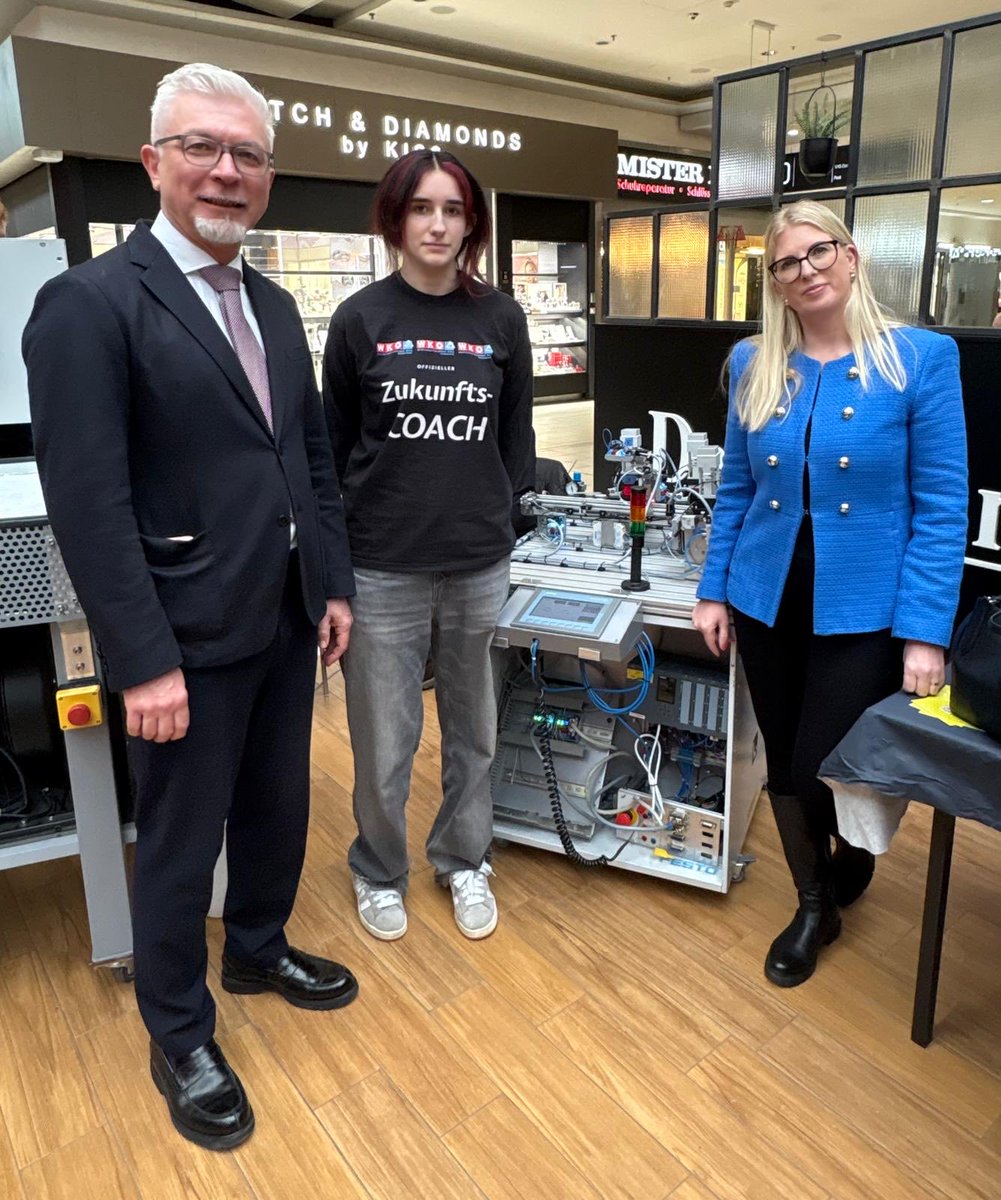 Unitcargo's tweet photo. Einfach toll, was bei der Messe „Techniker:innen von Morgen“ der Landesinnungen Mechatronik, Metalltechnik und Fahrzeugtechnik der Wirtschaftskammer Wien im Westfield Donau Zentrum auf die Beine gestellt wird.

#WirtschaftskammerWien #WKW 
 
Bild © LEADERSNET/G. Langegger https://t.co/1Qwxd8ZtXL