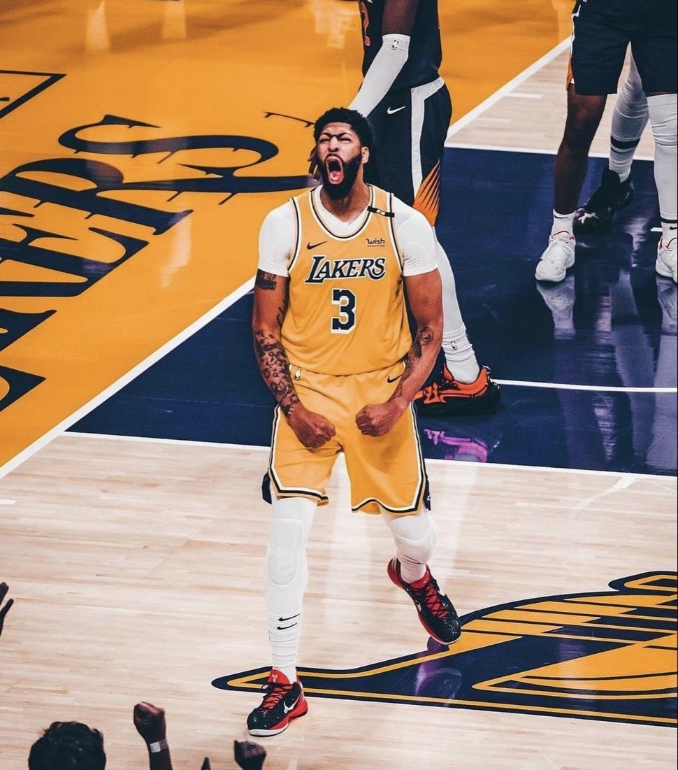 RCsWrld's tweet image. Anthony Davis – ‘19/20 Season

26 PPG
9 RPG
3 APG
1.5 SPG
2.3 BPG
72 3PM (Career-high)
Won his first NBA championship💍