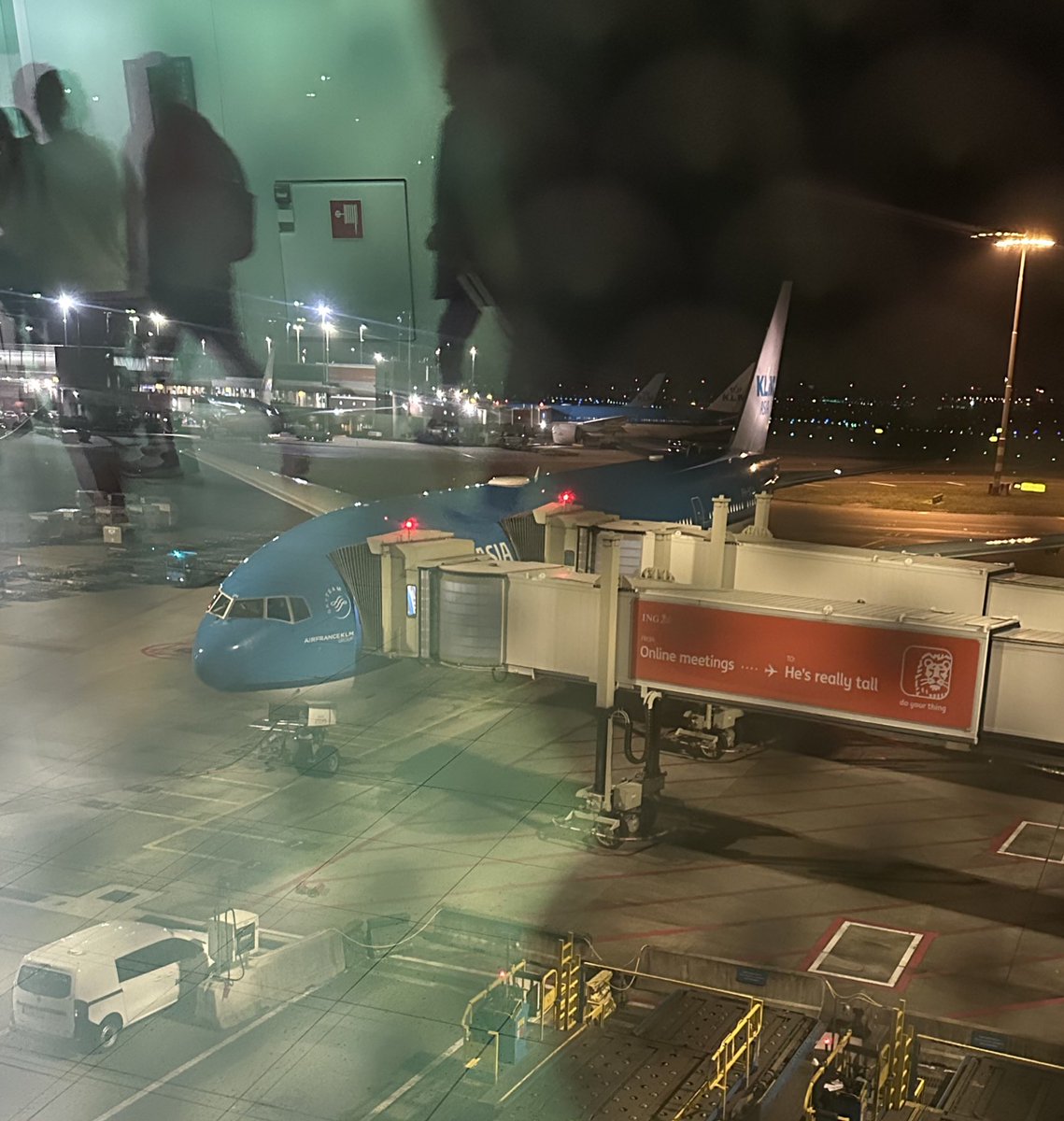 After 3 flights and ~30 hours of travel, I’ve made it back to my home country to visit my family and celebrate my upcoming birthday

A temperature drop of almost 30C coming here, it’s so cold! 🥶