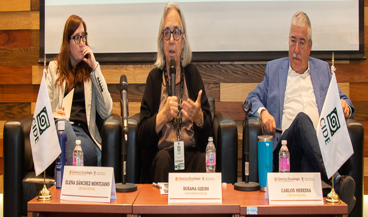 Carlos_Tampico's tweet photo. A lively conversation on Trump's immigration policy and the resistance of workers and Mexican-origin communities in the United States, with Dr Susan Gzesh. Professors and students alike keep wondering: What is going on within the U.S. political system and public policy? @CIDE_MIG https://t.co/xnEcIWmkiF