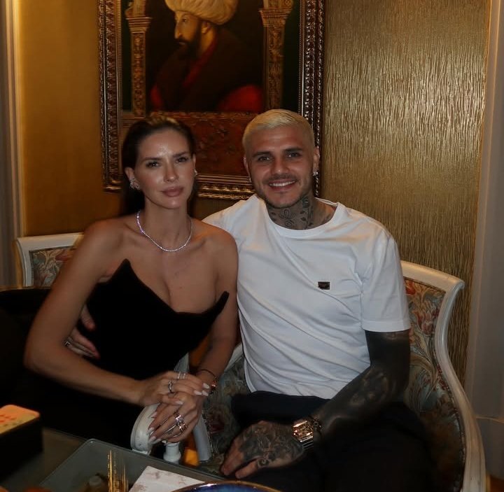 Mientras las gord4s de Twitter decían q la #ChinaSuarez no lo saludo a icardi , acá tienen pepitas... Ellos estaban súper felices , aprovechando el día y fueron a cenar juntos!!! Quieren ver la foto de como cul34n también?  #Wanda #WandaNara #WandaGate