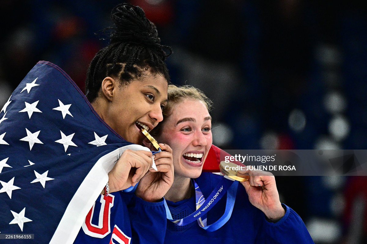 imagine winning a gold medal with your childhood best friend 😭😭😭😭😭