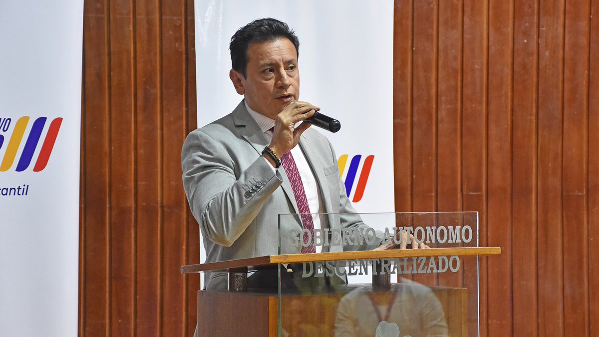 DinarpEc's tweet photo. #DinarpIbarra | Jorge Díaz, director zonal 1, asistió como delegado a la inauguración del "Seminario de Derecho Mercantil y Societario Enfoque: Judicial y Registral". Un espacio académico de análisis y actualización jurídica con la participación de jueces de la @CorteNacional. https://t.co/P5s3J1zOB8