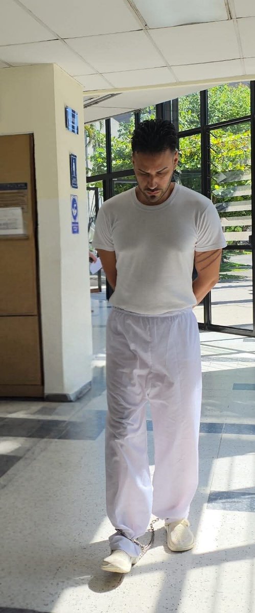 ENVIADO A JUICIO POR HOMICIDIO DE SU PADRE Y MADRASTRA 

El Juzgado Quinto de Instrucción de San Salvador ordenó la apertura a juicio contra Irán Nacxit Portillo Barrientos, acusado del delito de homicidio agravado en perjuicio de su padre y su madrastra, además de enfrentar