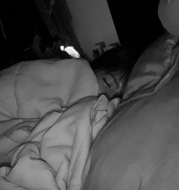 Woke up earlier than usual and saw her sleeping like a little burrito <a href="/cheseucke/">Ryn</a>