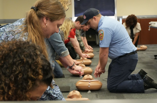 This morning, members of our Emergency Management Services (EMS) division helped city staff members learn the importance of cardiopulmonary resuscitation (CPR).