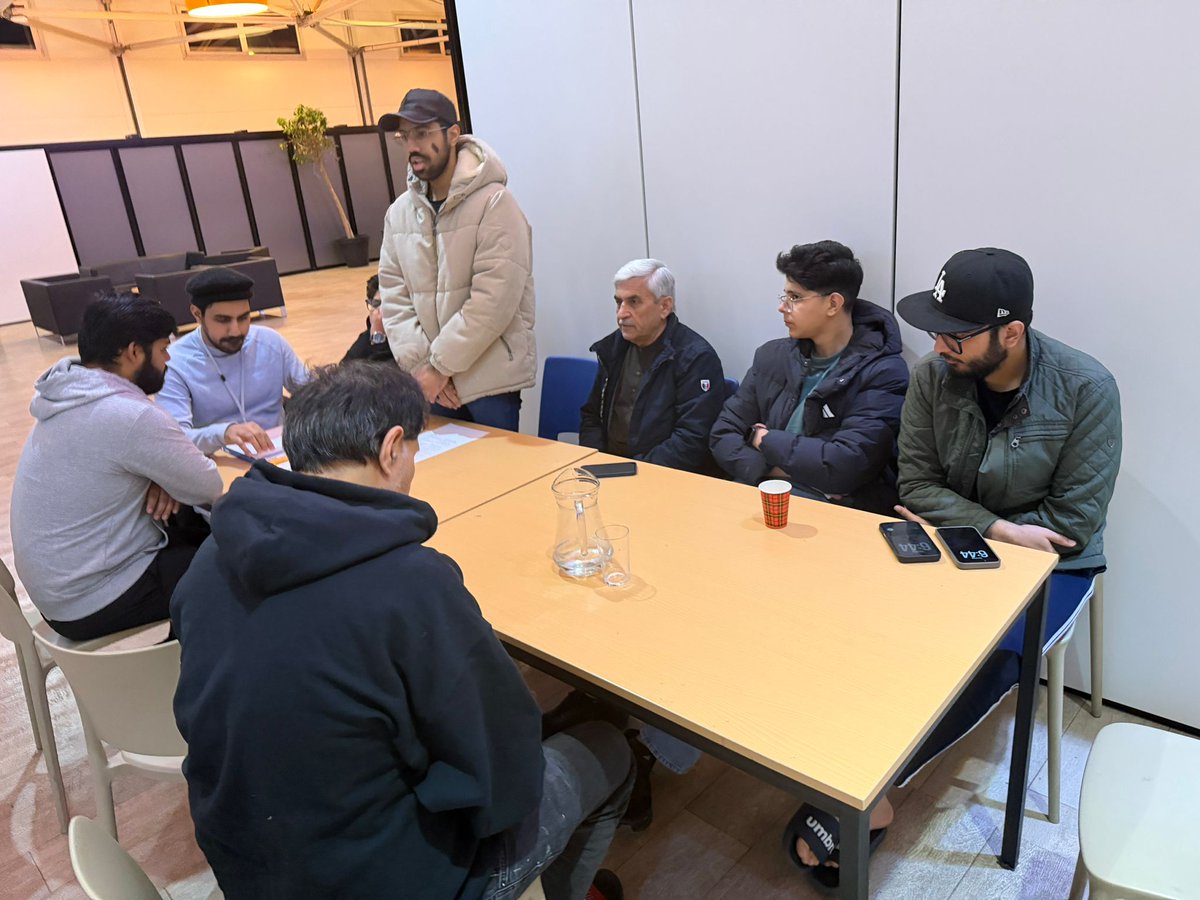 AlkmaarAMJO's tweet photo. Alhamdulillah! 🌙 Vandaag hield MKA Alkmaar een speciale Ijlas-e-Aam in Schagen Camp ter ere van Youm-e-Musleh Ma’ood. 📜✨
Na een inspirerende zitting over de vervulling van de profetie, hebben de Khuddam samen genoten van een gezamenlijke Iftar. #MKA_Alkmaar 
 @AhmadiJongeren https://t.co/ZRh49QIZpC