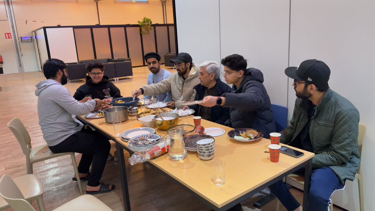 AlkmaarAMJO's tweet photo. Alhamdulillah! 🌙 Vandaag hield MKA Alkmaar een speciale Ijlas-e-Aam in Schagen Camp ter ere van Youm-e-Musleh Ma’ood. 📜✨
Na een inspirerende zitting over de vervulling van de profetie, hebben de Khuddam samen genoten van een gezamenlijke Iftar. #MKA_Alkmaar 
 @AhmadiJongeren https://t.co/ZRh49QIZpC