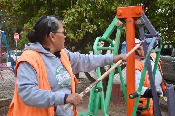 #Local | Ayuntamiento de SLP fortalece convivencia comunitaria en la Progreso

Dirección de Servicios Municipales realizó limpieza general y rehabilitación de juegos infantiles para brindar espacios dignos y seguros a las familias.

👇🏼👇🏼👇🏼👇🏼👇🏼

vcsanluis.mx/2026/ayuntamie…