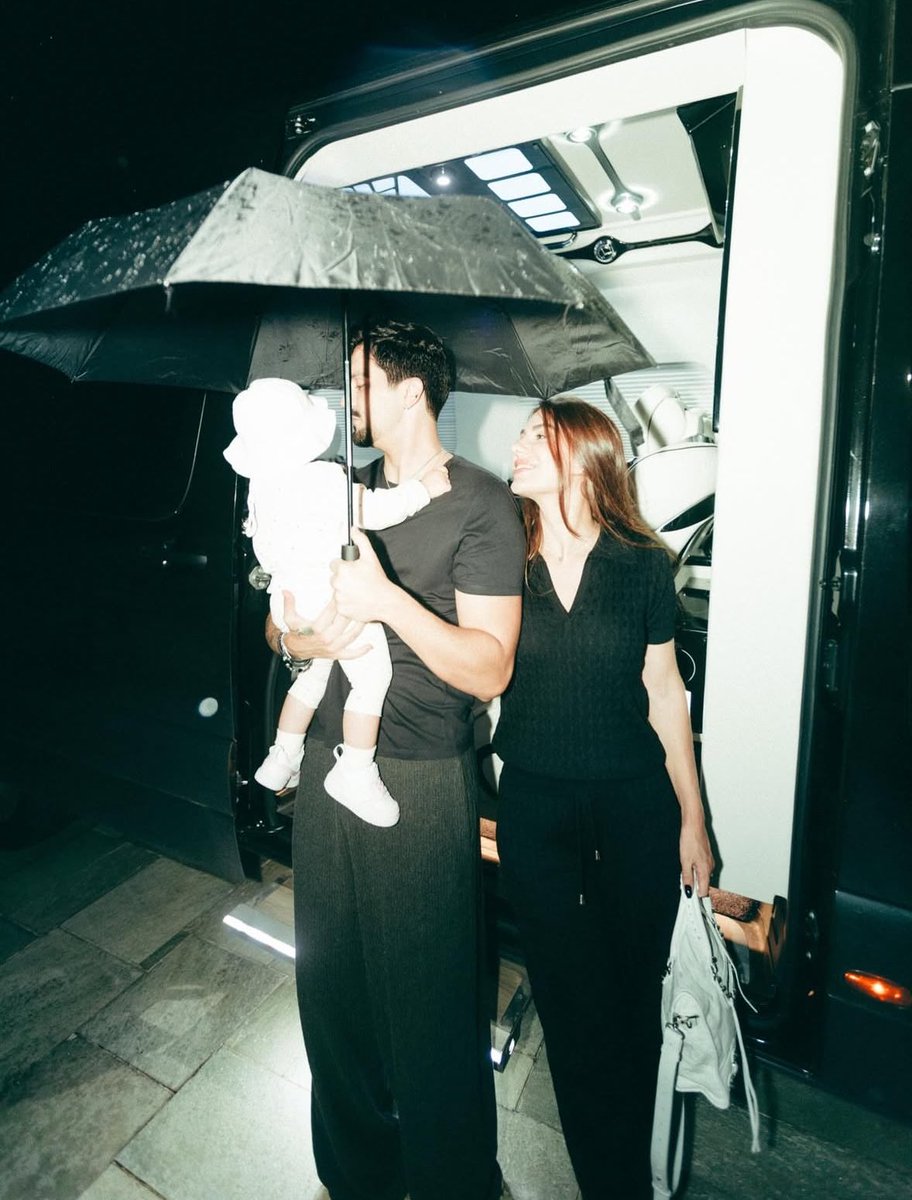 yourselfluanr's tweet photo. QUE FAMÍLIA MAIS LINDA SOCORRO EU VOU MORRER DE AMORRRR 😭😭😭❤️❤️❤️ https://t.co/5kJZgZ5N9i
