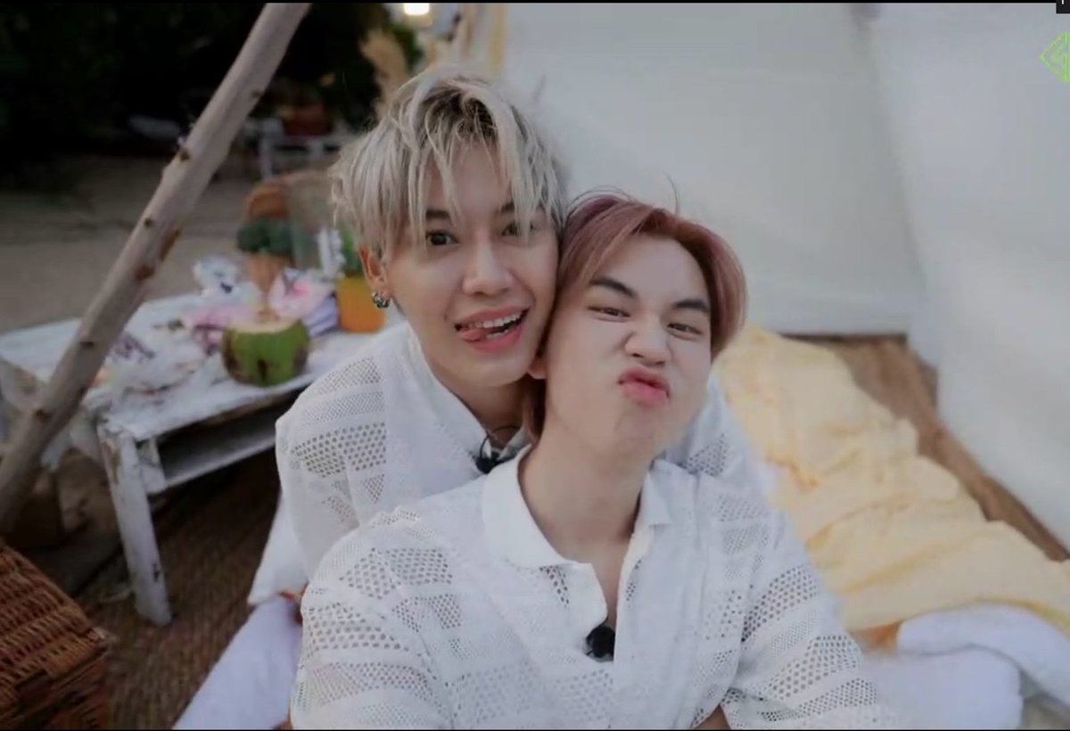 Good morning☀️
I wish you a wonderful day full of smiles.🫶🏻︎🤍

The one thing I wish for every morning is for you to smile under the same sky.✨

#今日のおめざBounPrem
#บุ๋นเปรม #bb0un  #prem_space