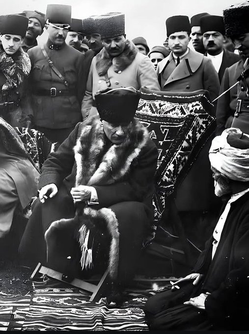 "Liderler ölür, töre yaşar. Beden ölür, fikir yaşar!"