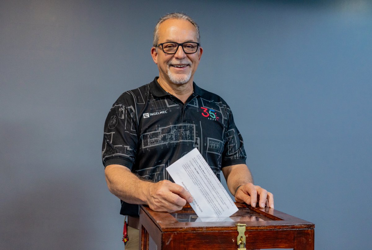 ccithn's tweet photo. El candidato a la presidencia de CCIT Karim Faraj y miembros de la actual Junta Directiva realizan su votación para la elección de la junta directiva 2026-2028. https://t.co/qiWio6GfUY