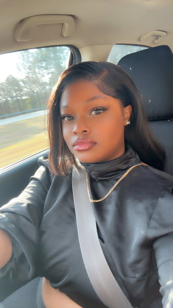 Boojieprincess's tweet image. Fck it I’ll join in #NotABot @NICKIMINAJ 🎀🦄💕