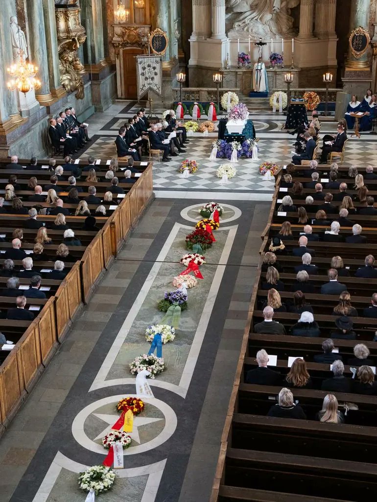 Estocolmo, 1902.2026
La familia real sueca ha asistido al funeral por la Princesa Désirée, Baronesa Silfverschiöld, hermana del Rey Carlos XVI Gustavo.
📷 Kungahuset/ Getty Images
