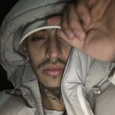 gianeel_ap's tweet photo. Holaa volviii #NuevaFotoDePerfil https://t.co/iOn0xHpCcW