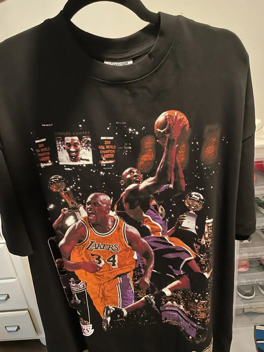 Tbrazzy_'s tweet photo. @CalabasasSergio His stuff isn’t just clothes. It’s art. Kobe 3 peat my favorite ! https://t.co/uqPX6x4UlE