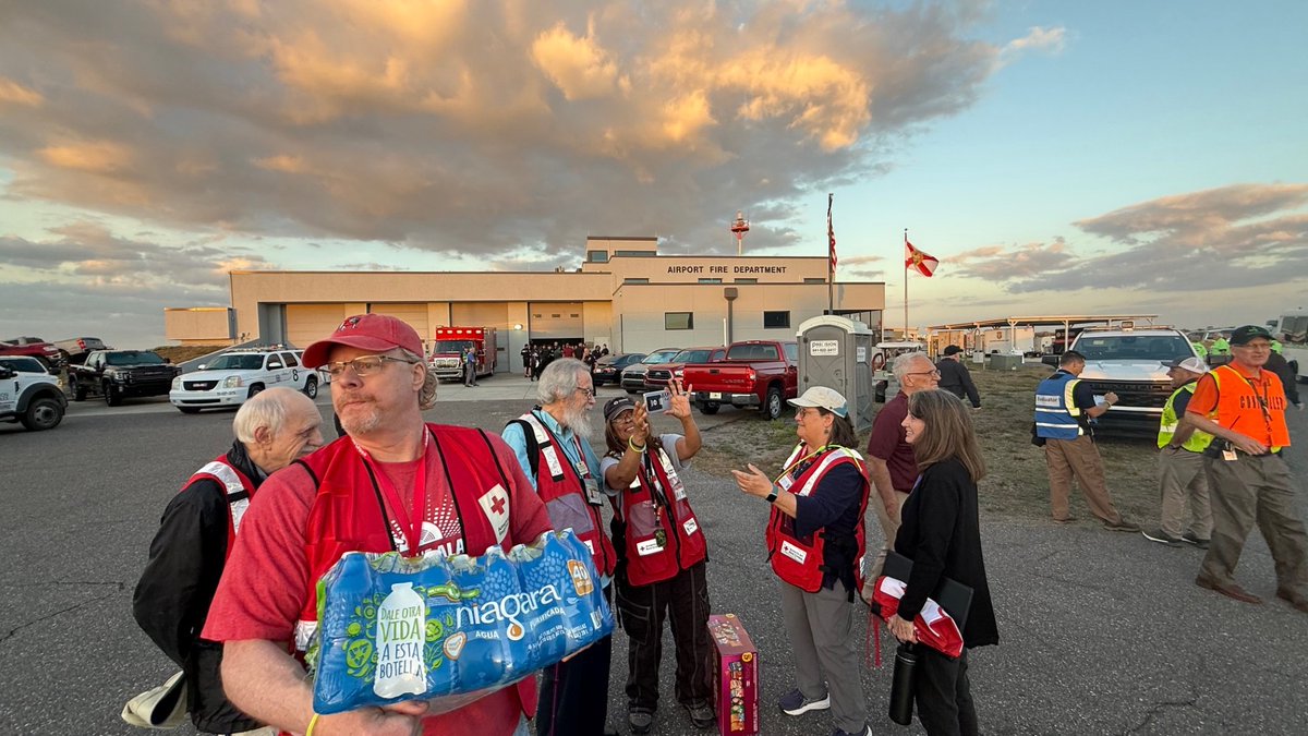RedCrossNCFL's tweet image. A postcard-worthy night for the triennial Emergency Drill at ✈️ @SRQAirport. Proud to be a mutual aid partner ready to step up when the community needs us most. Kudos to six of our regional disaster volunteers who supported!

#FlySRQ #DisasterPrep