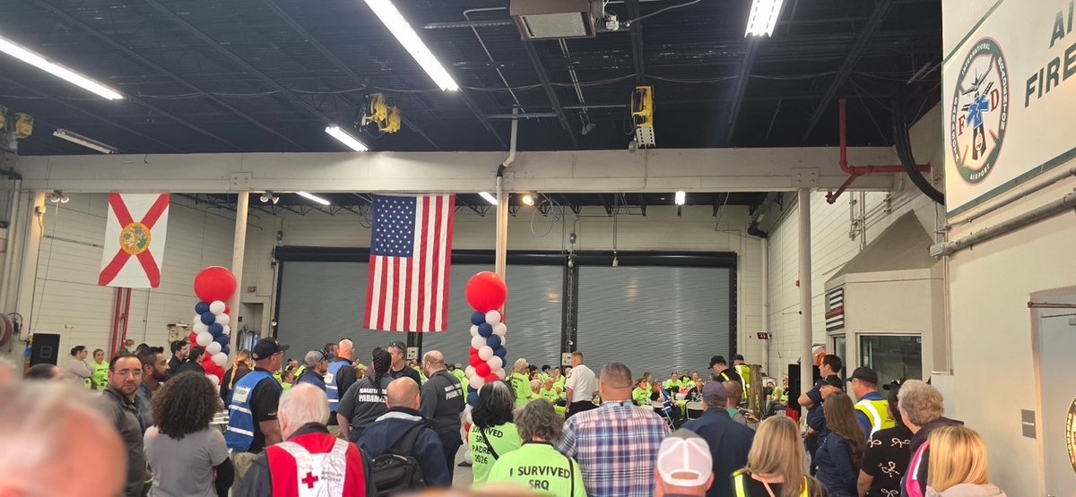 RedCrossNCFL's tweet image. A postcard-worthy night for the triennial Emergency Drill at ✈️ @SRQAirport. Proud to be a mutual aid partner ready to step up when the community needs us most. Kudos to six of our regional disaster volunteers who supported!

#FlySRQ #DisasterPrep