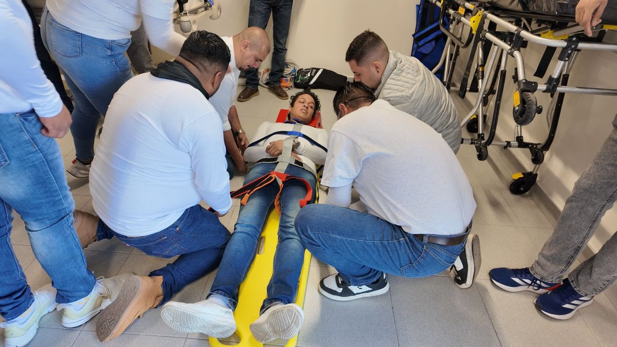 📰 #COMUNICADO
Capacita Hospital Regional del ISSSTE en Jalisco a personal en seguridad de traslados médicos vía aérea.
🔗goo.su/9AEvKg