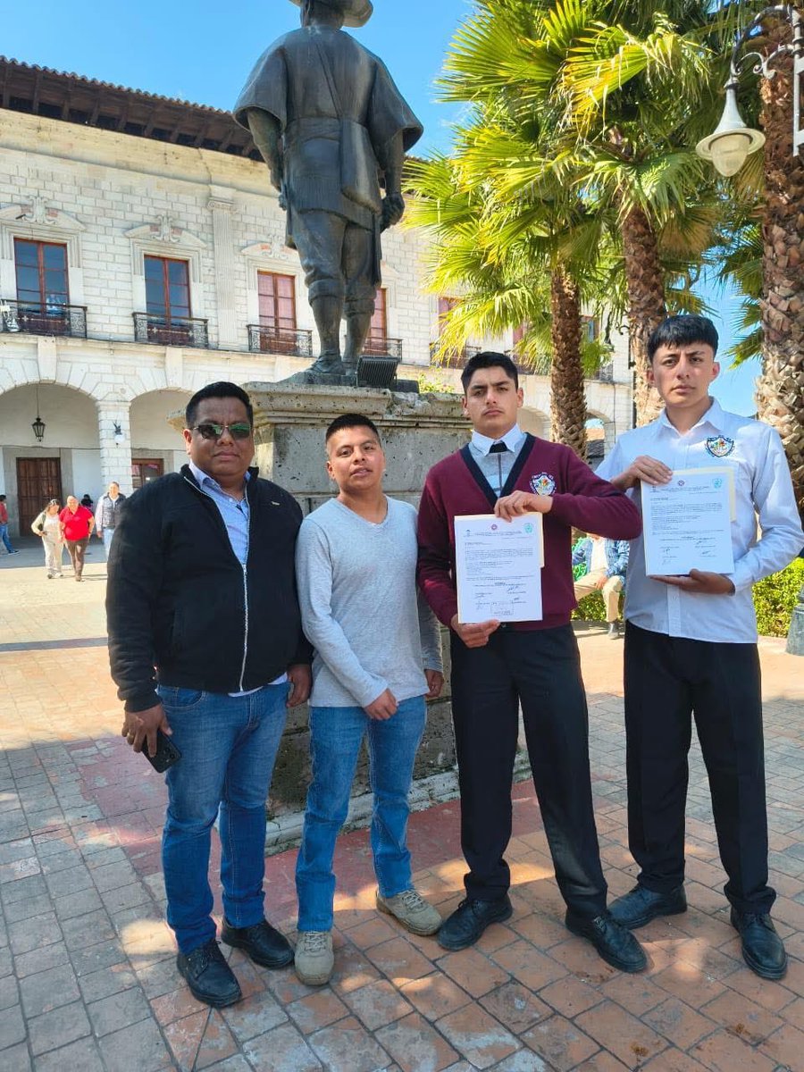 ¿Qué es lo que pedimos los estudiantes? 

- Mejorar la infraestructura de nuestros albergues estudiantiles 🏢
-Material deportivo y cultural 🏀⚽️💃🎶
-Subsidios alimenticios 🥦🍉🍞🍅

Exigimos a los gobiernos municipales y estatales 🗣️ ¡#ApoyoALasCasasDelEstudiante 🇲🇽!
