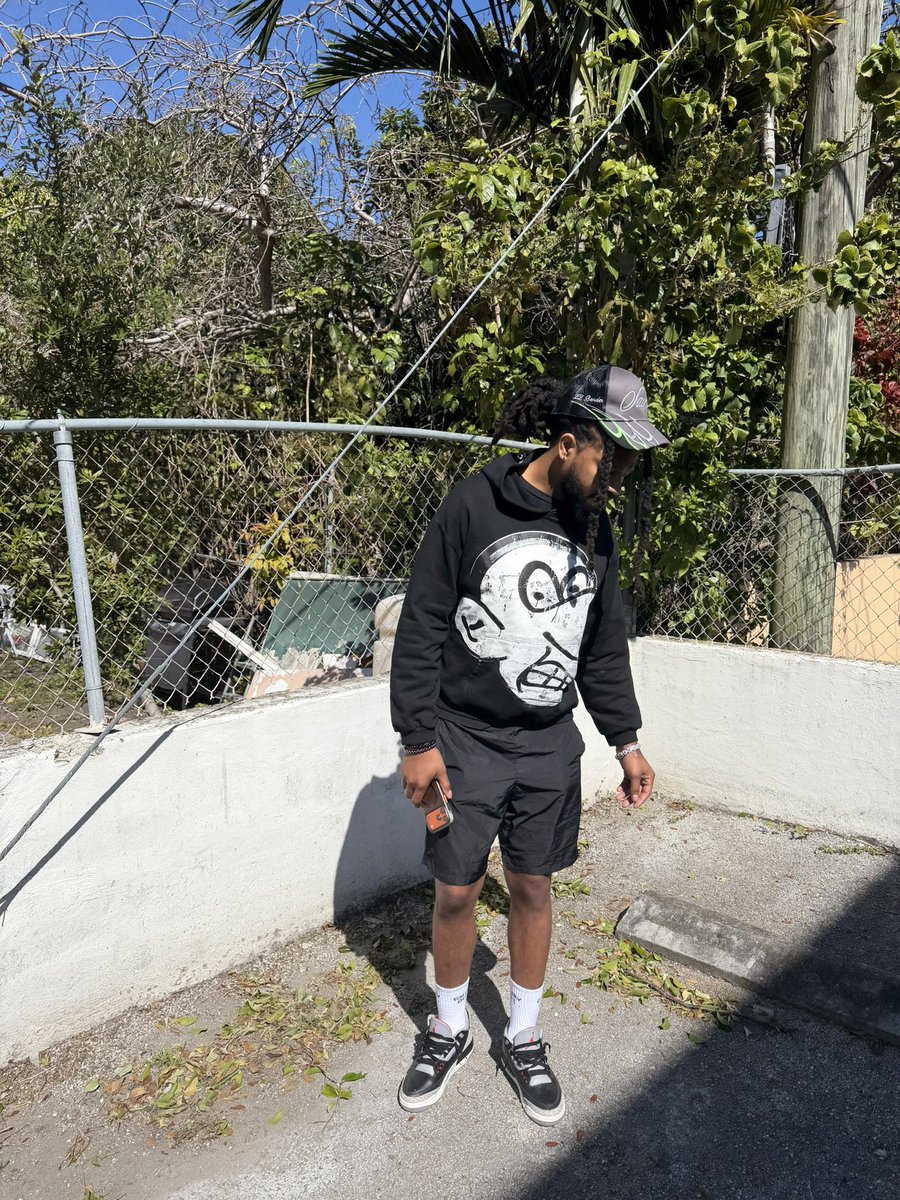 Tez ♻️ tweet media