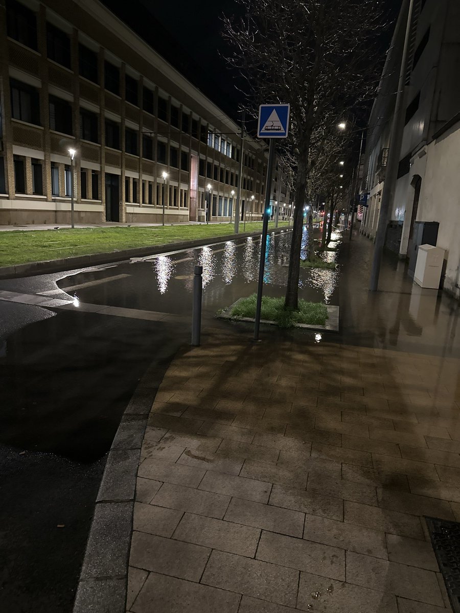 ssamubwik's tweet image. Demain ça va aller au taff avec masque + tuba #Angers