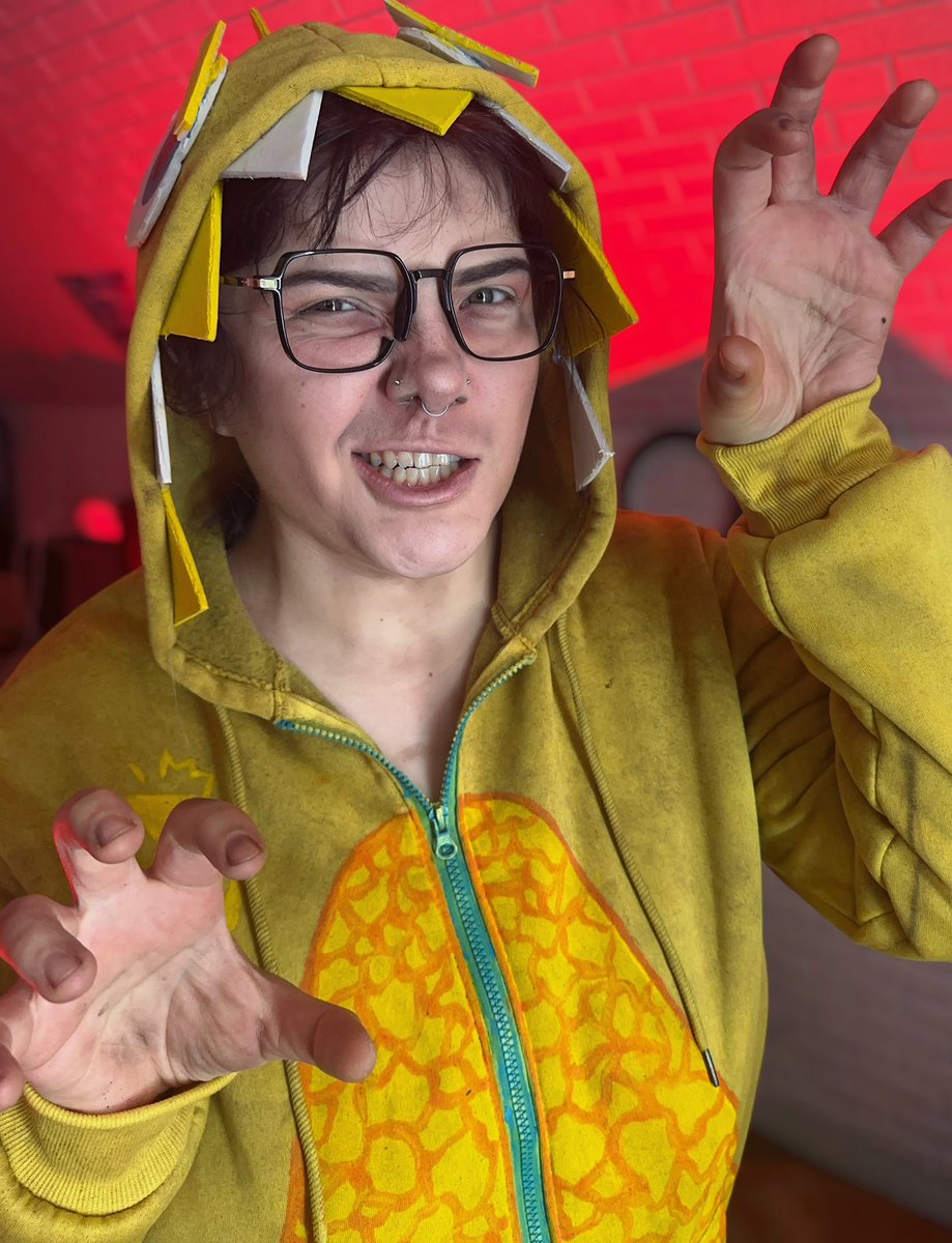 MagicallyMisumi's tweet photo. Dino Dwight says rawr 🦖 #dbd #dwight https://t.co/6DRM51eCMv