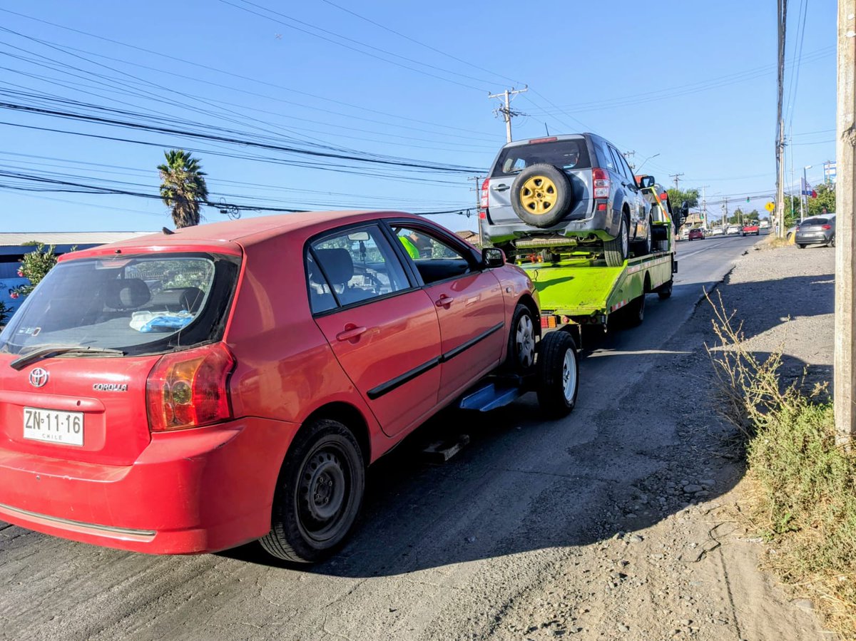 DPPTalagante's tweet photo. Operativo conjunto en Padre Hurtado reforzó la seguridad vial: 123 controles en Camino Melipilla con El Manzano dejaron 21 vehículos retirados y 2 detenidos. Participaron Carabineros, municipio y Ministerio de Transportes, junto a la delegada Stephanie Duarte. #DPPTalagante https://t.co/eAqOlGwJW2