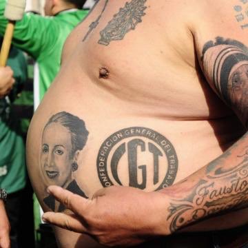 "Paro General":
Porque pese al "paro" convocado por la CGT, el 88% de los comercios permaneció abierto, confirmando una vez más que la gente detesta a la peste sindical y aplaude la nueva reforma laboral.