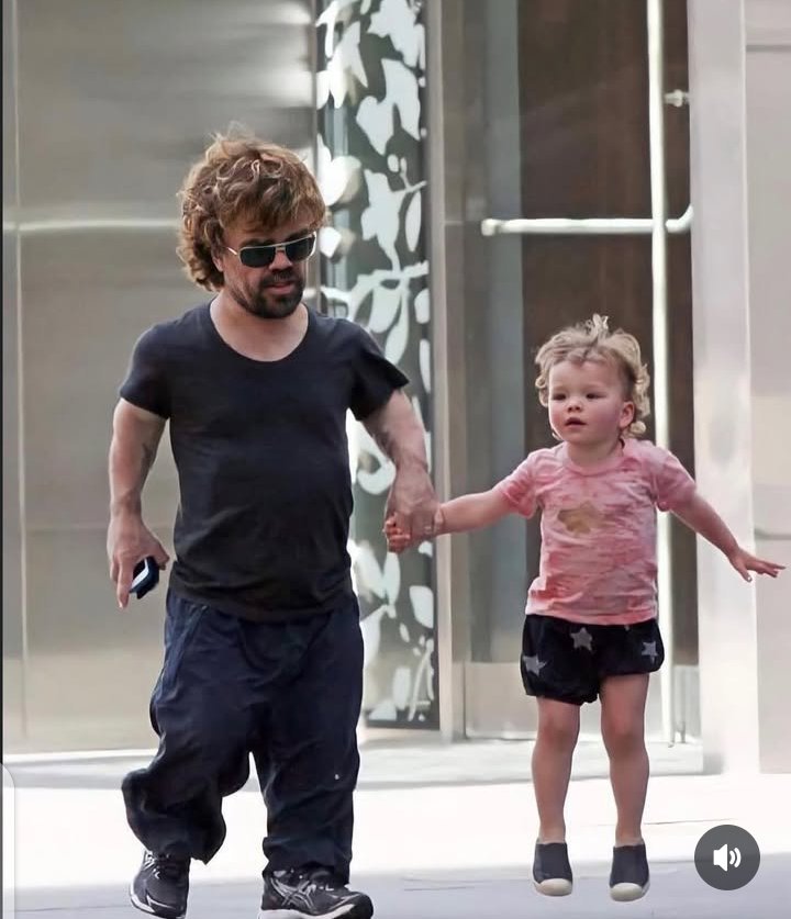 Peterdinklageactor and his Daughter in a picture 📸🔥