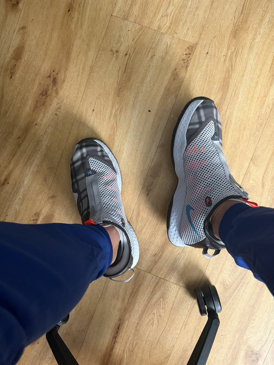 I totally forgot I had these shoes. 

#bigfeet #bigfoot #size15feet #tallguy#hugefeet #hugefoot #size15 #size15shoes #tall #malefeet #mensfeet