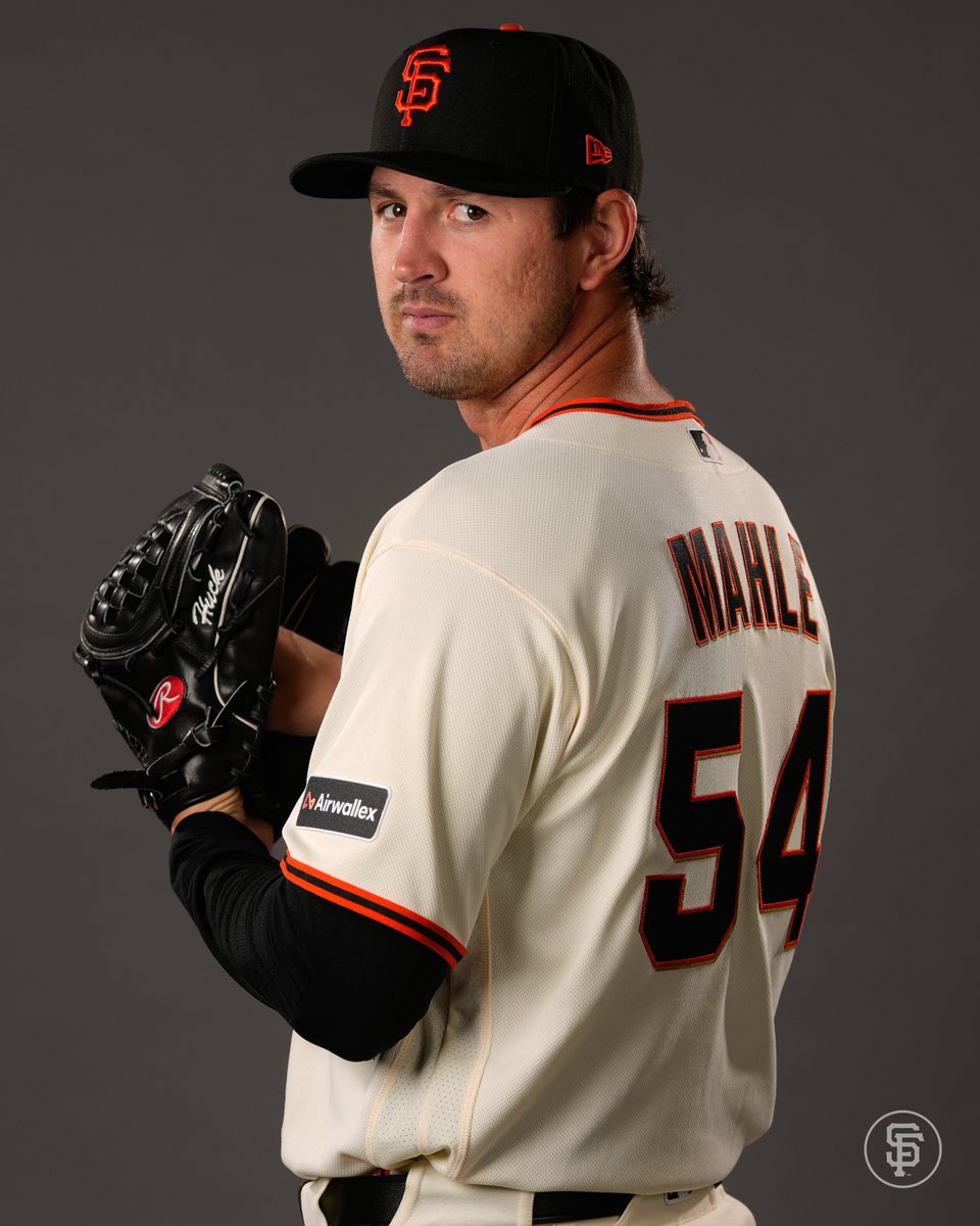SFGiants's tweet image. A few selections from #SFGiants photo day in Scottsdale 🧵

📸 Willy Adames
📸 Tyler Mahle
📸 Bryce Eldridge
📸 Robbie Ray