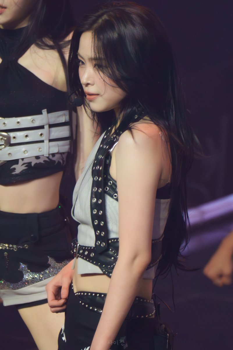 260214 🍬🍬🍬

진짜 카리스마 쩐다...

#ITZY #있지 #RYUJIN #류진