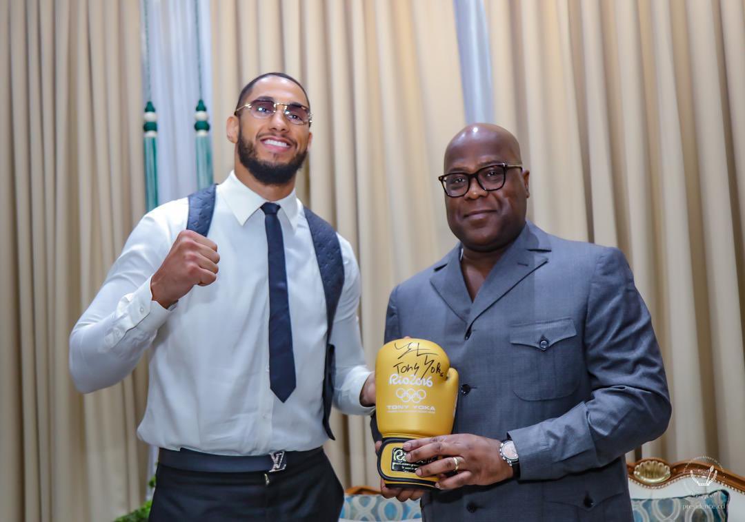 Le Président de la République, Félix-Antoine Tshisekedi, a reçu le champion olympique 2016 de boxe, Tony Yoka, ce jeudi soir à la Cité de l’Union africaine.

Outre des projets sportifs ambitieux d'encadrement, de formation et de détection des jeunes talents congolais qu'il porte